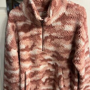 Women’s old navy pink camo fleece pullover.